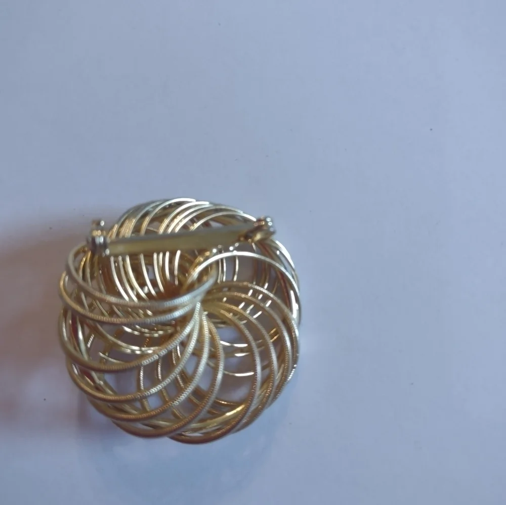 Vintage Women's spiral faux pearl ESTATE brooch pin